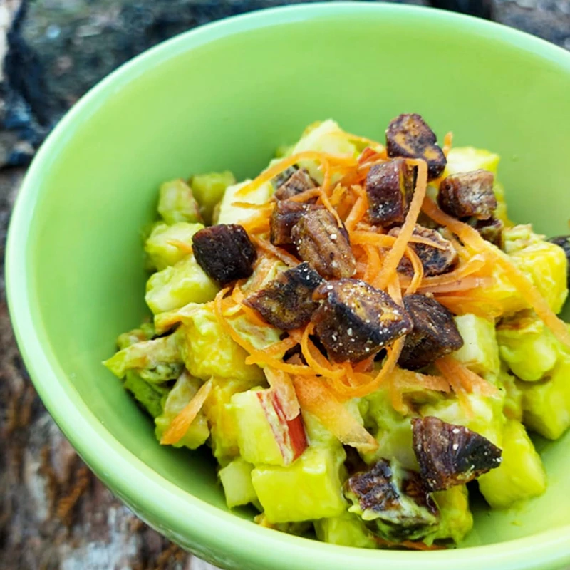 Salada de maçã com maionese de abacate e Banana Bites